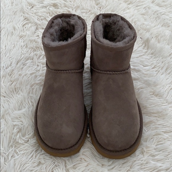 UGG classic mini 2 genuine shearling lined boots - Picture 3 of 8